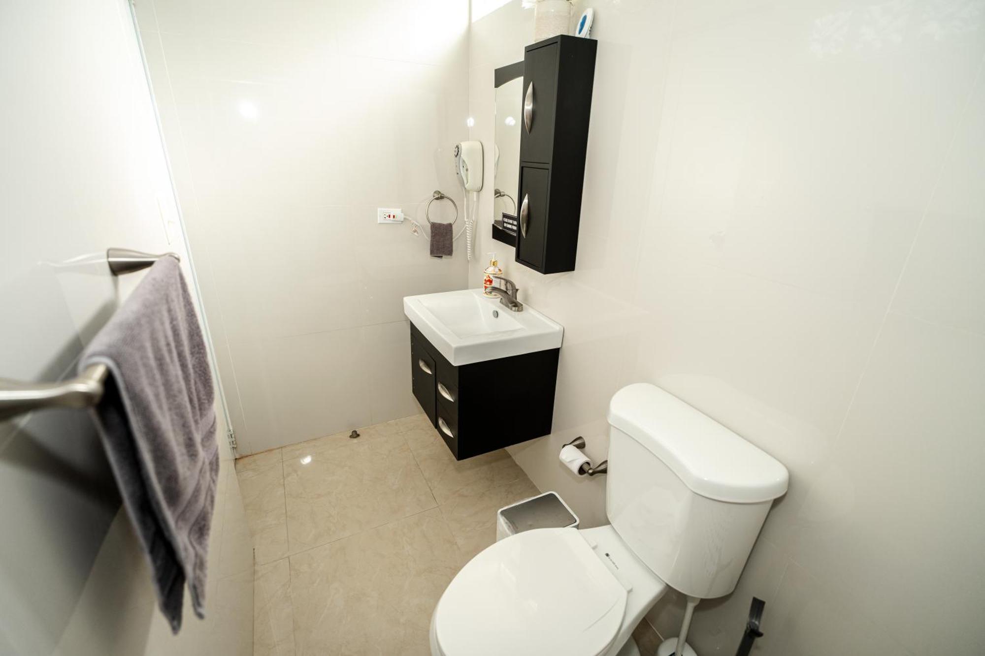 Compact Haven With Private Entrance And Free Parking And Laundry Apartment ปอนเซ ภายนอก รูปภาพ